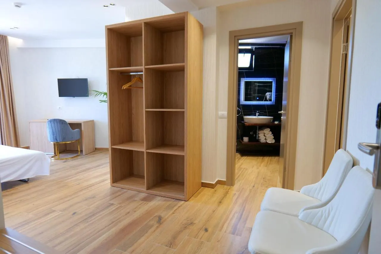 Bora Bora Hotel Ksamil 4*,